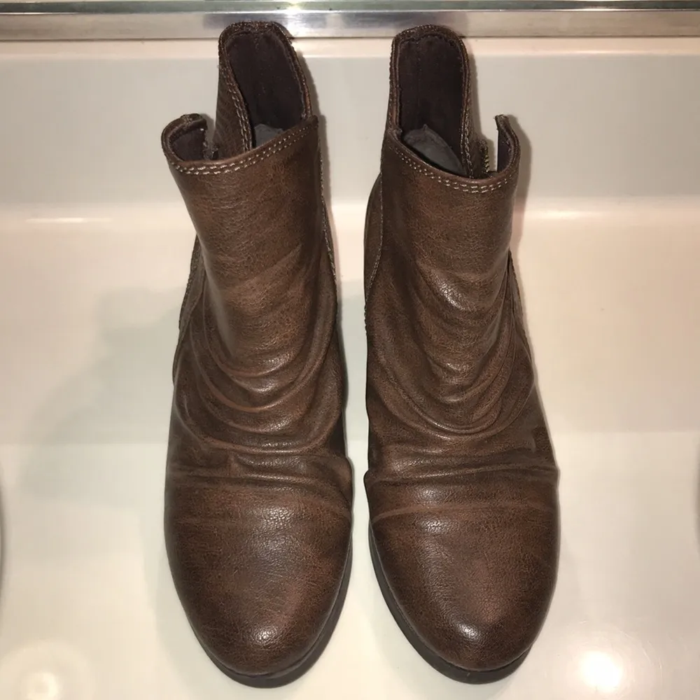 BareTraps Women’s Langley Faux Leather Vegan Brown Ruched Ankle Booties Boots - Image 2