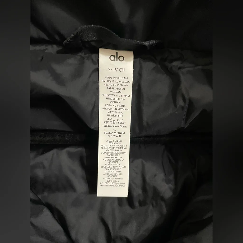 ALO Yoga NWT Gold Rush Puffer Jacket Full Zip, zipper pocket, very warm Black S - Image 9