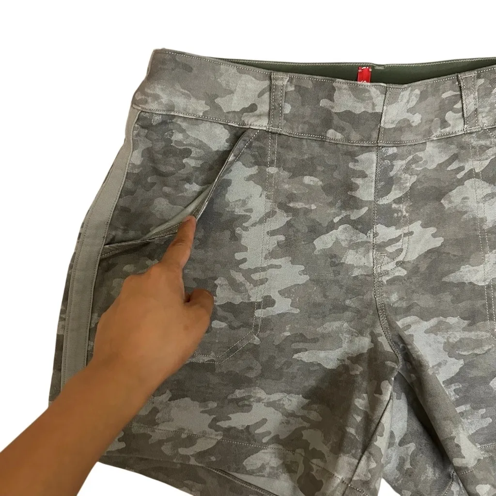 Spanx Stretch Twill Shorts Camo Size Medium - Image 8
