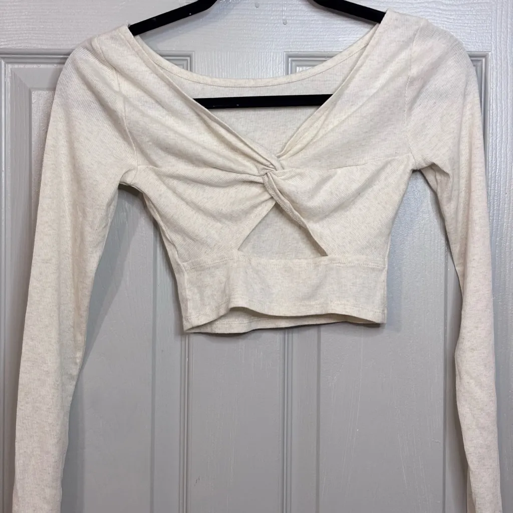 Arizona Jean Company Cream Twist back Crop Top women’s long sleeves small - Image 4