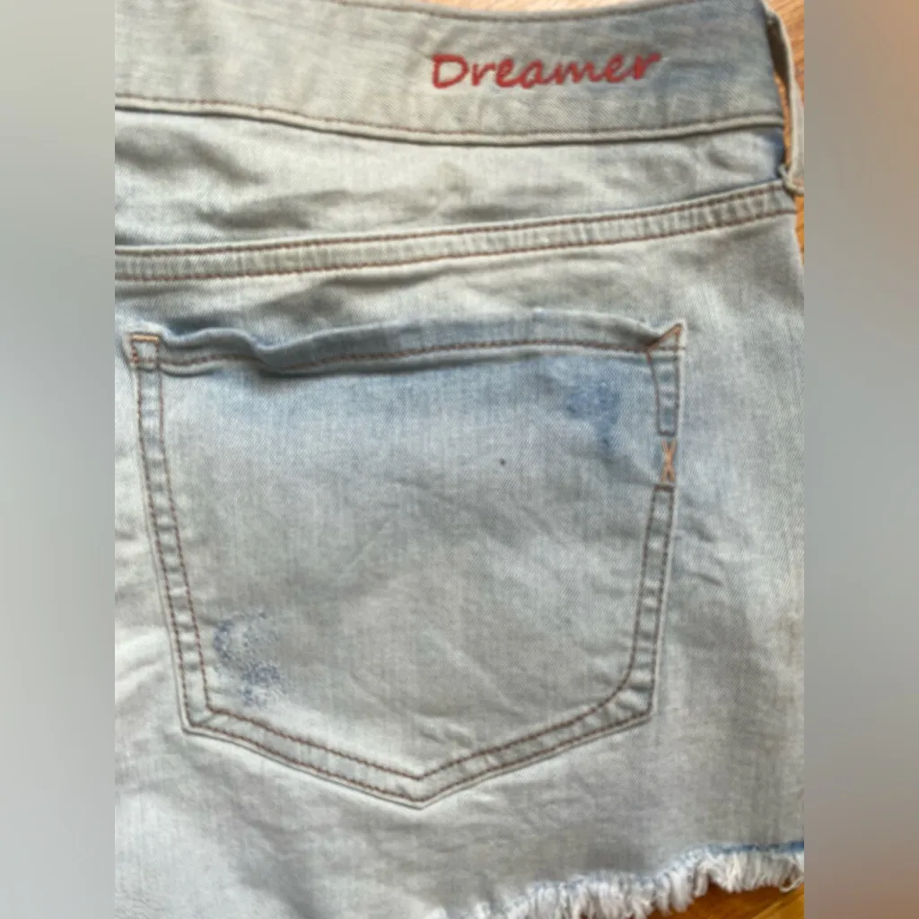 NWT Express Shortie Relaxed Low Rise Ripped Jean Shorts Size 10 - Image 3