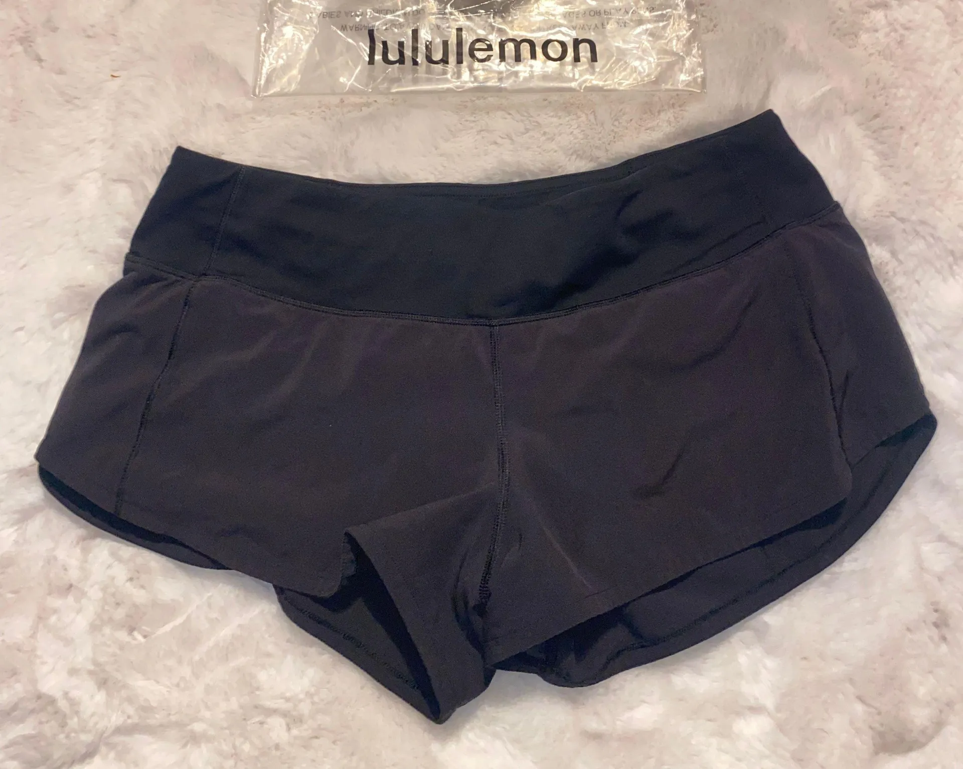 Lululemon Speed Up Shorts 2.5 - Image 3