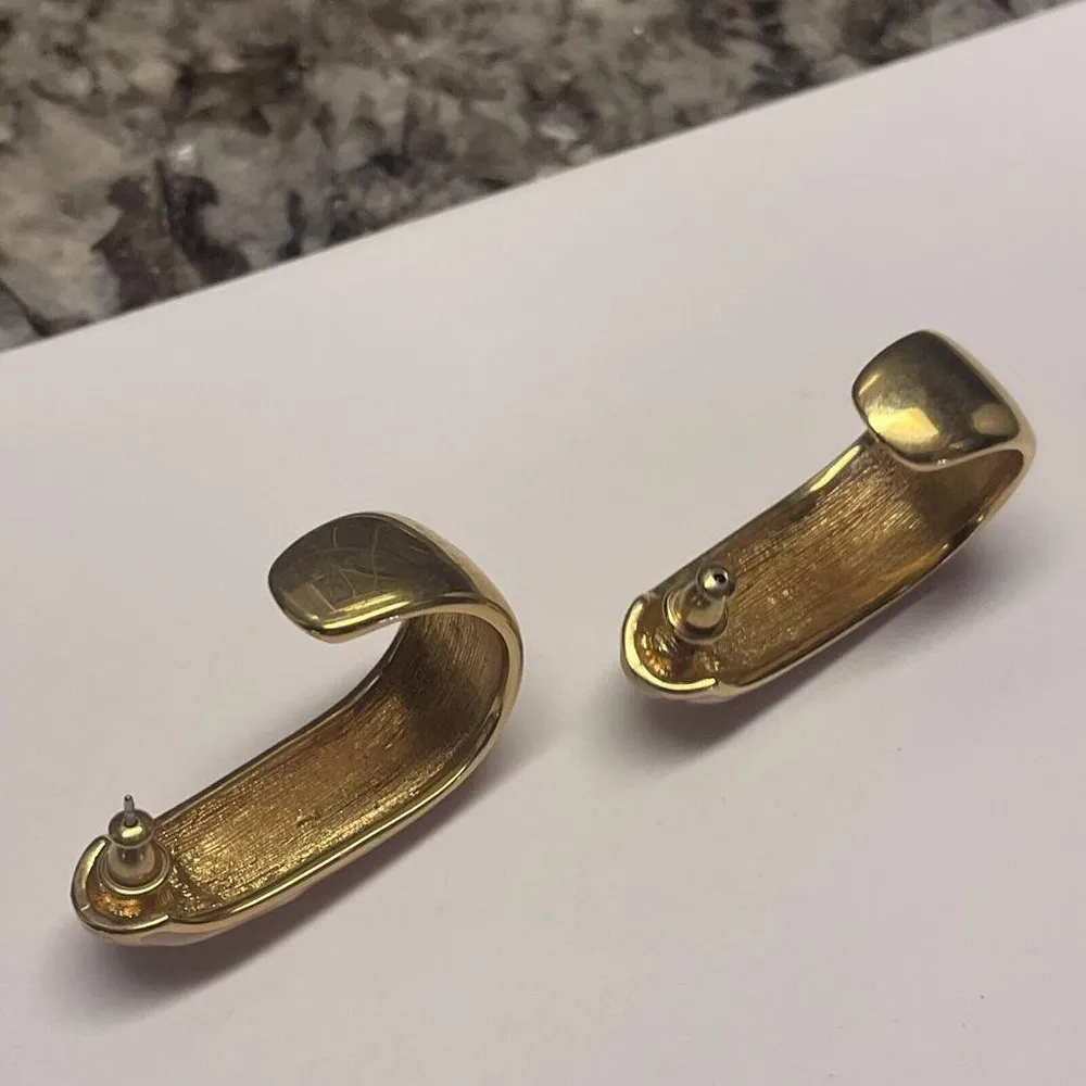 Vintage Signed Monet Half Hoop Costume Earrings Pierced Gold Tone / Peach Color - Image 5