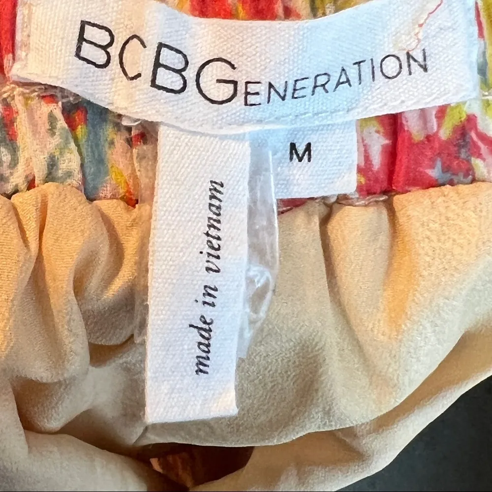 BCBGeneration Size Medium Lined Shorts Lightweight with Ruffles - Image 5