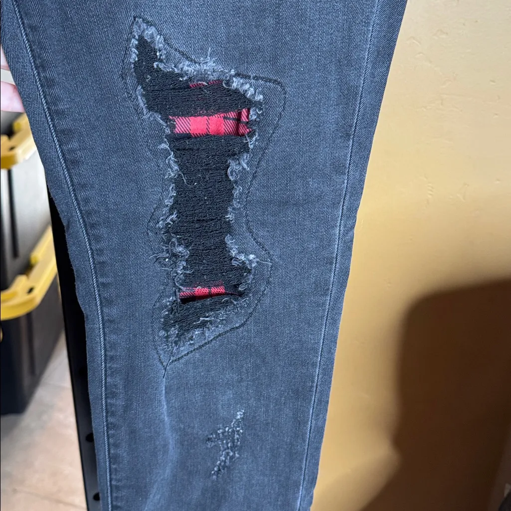 Judy Blue Black Destroyed Skinny Jeans Red Buffalo Plaid Patch Size 13/31 - Image 11