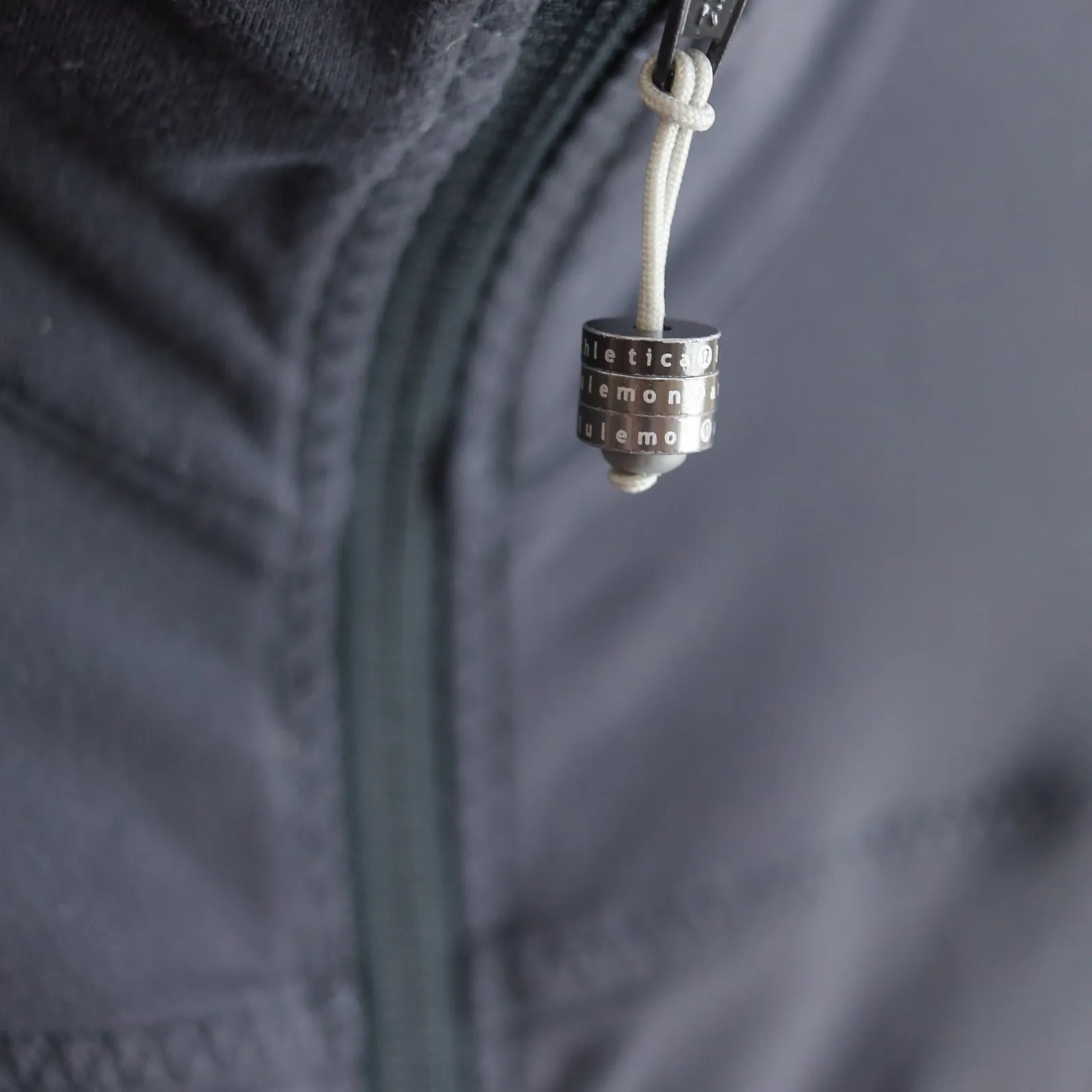 Lululemon Tadasana Get Started Mesh Back Jacket‎ Light Gray Women's 4 Thumbholes - Image 4