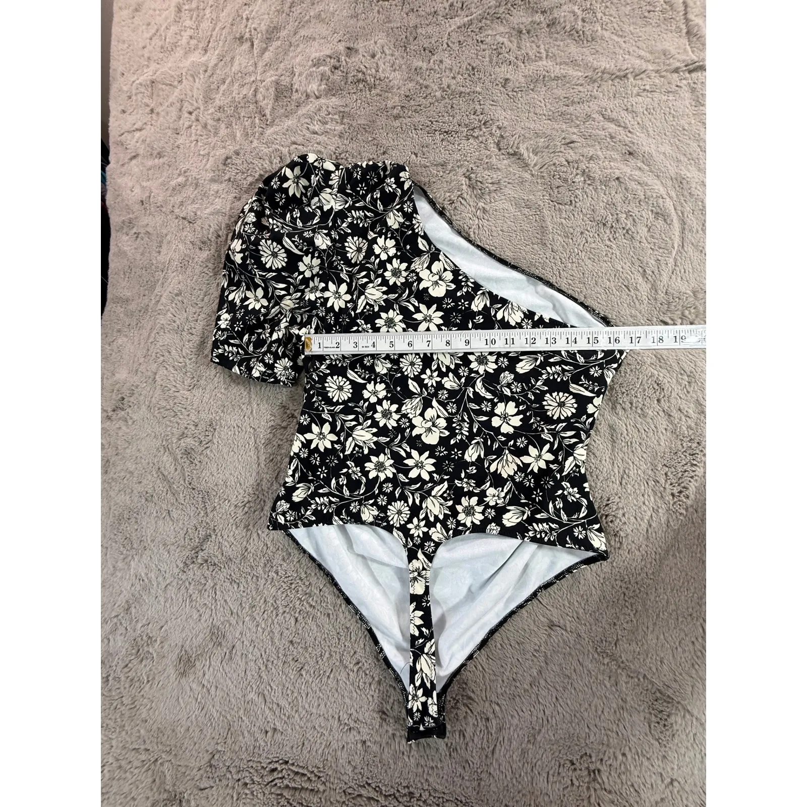 Free People Black White Floral One Shoulder‎ Puff Sleeve Bodysuit Women's - Image 4