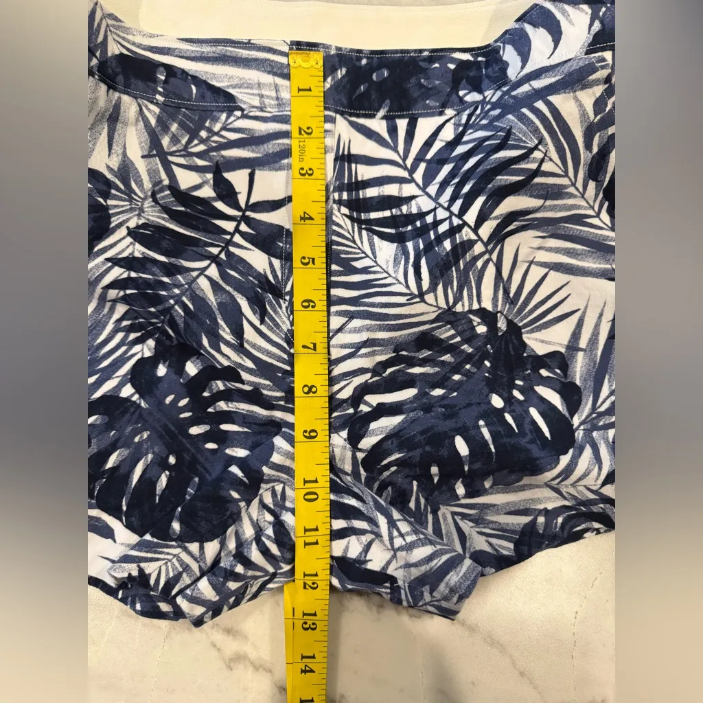 SPANX Blue Leaf Pattern High Waist Women's Shorts - Image 9