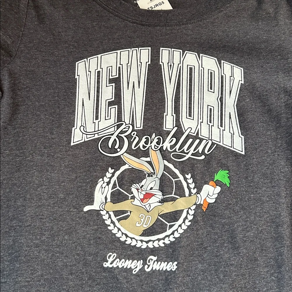 NWT Looney tunes grey Jrs med New York bugs Bunny graphic T - Image 2