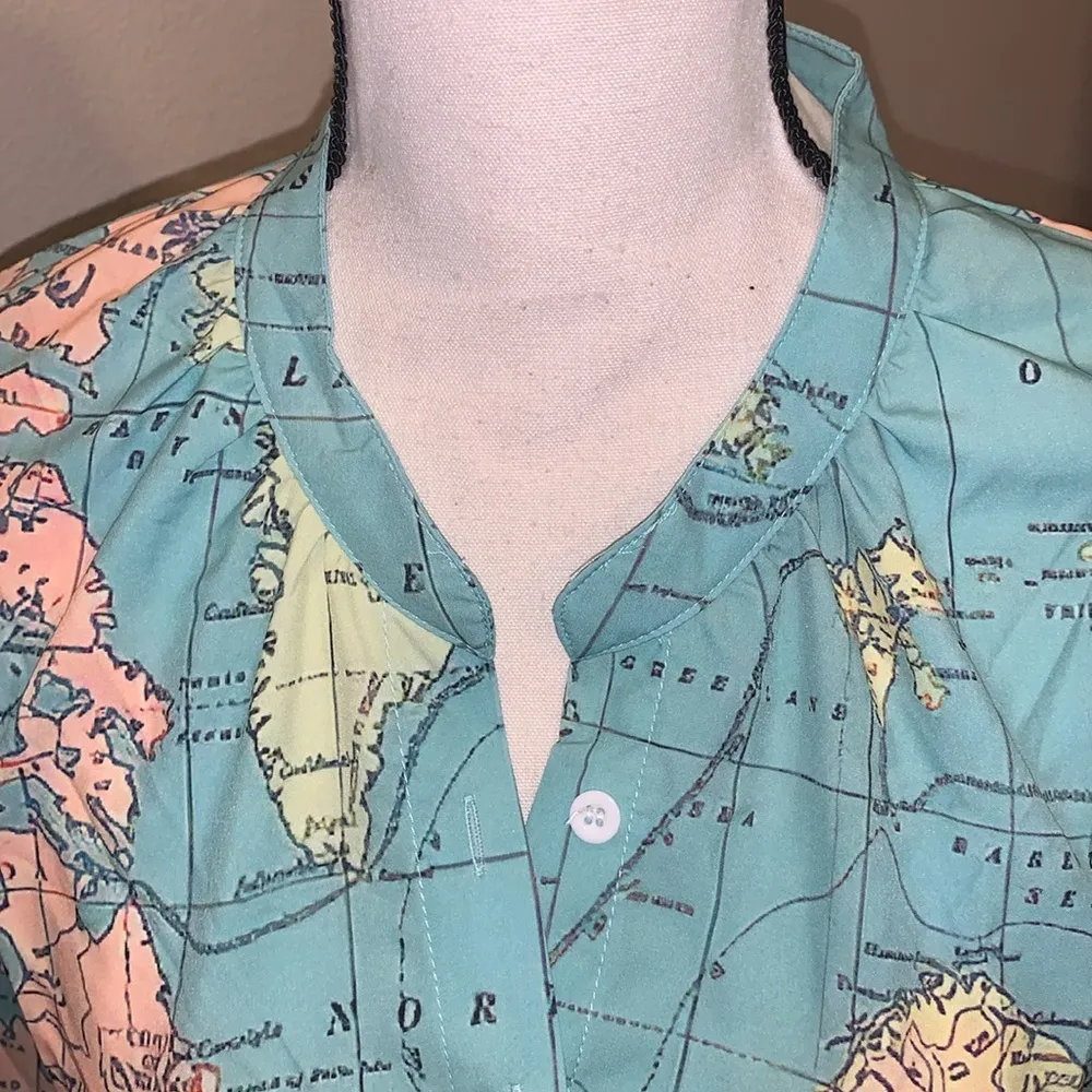 NWT Ladies Top Blouse Geography Map World Travel Theme Teacher Blue Size XL - Image 6