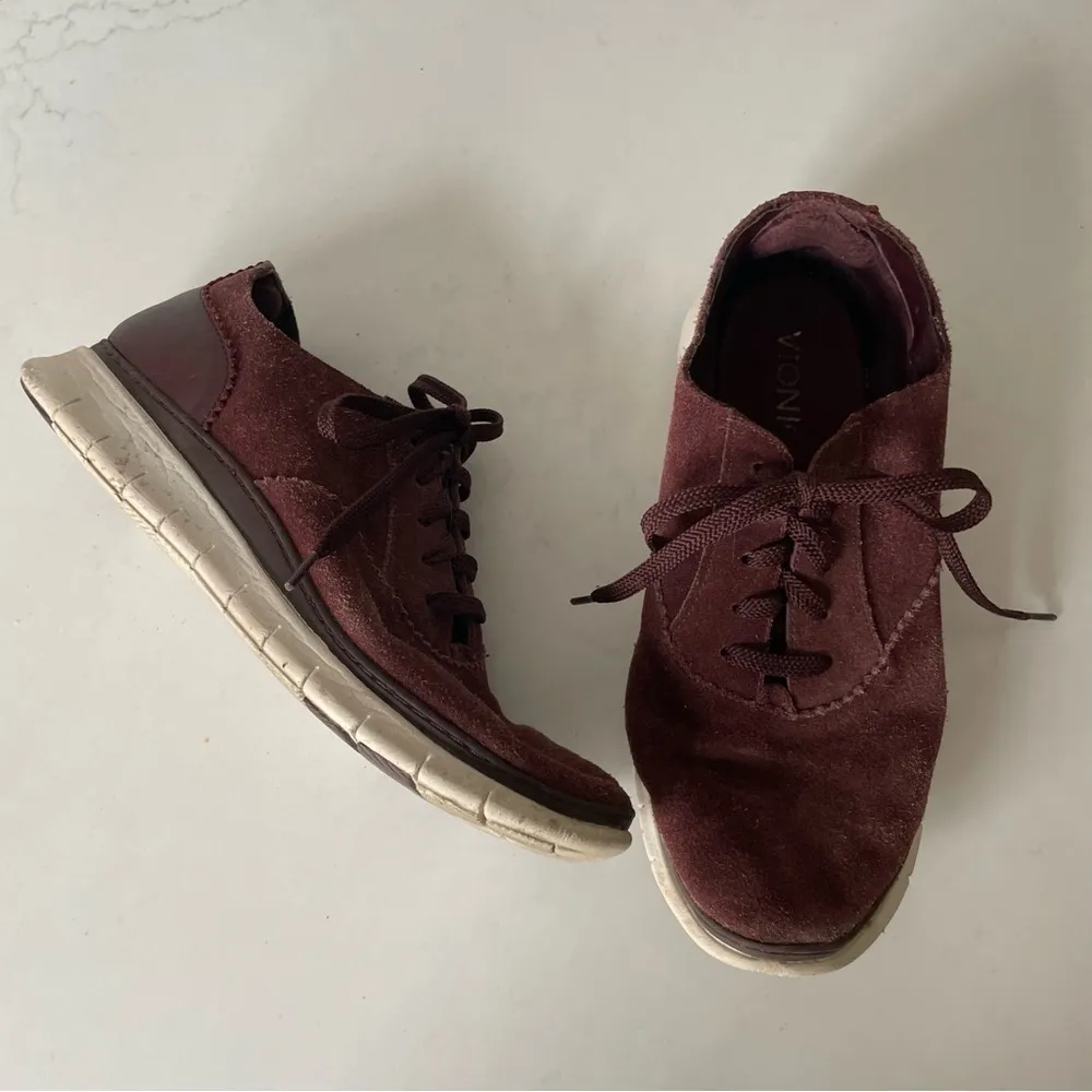 Vionic Taylor sneaker in burgundy leather suede 7.5 - Image 6