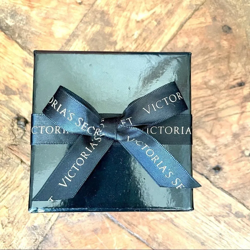 Victoria Secret gold tone necklace & bracelet set - Image 4