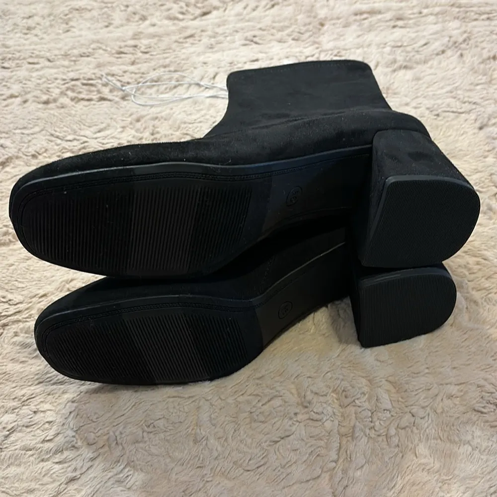 Women’s boots in size 9.5 • - Image 10