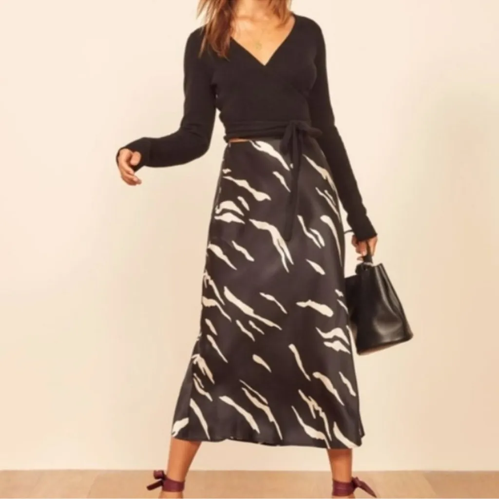 Reformation Pratt Silk Skirt in Black and‎ Cream Print NWT 4 - Image 2