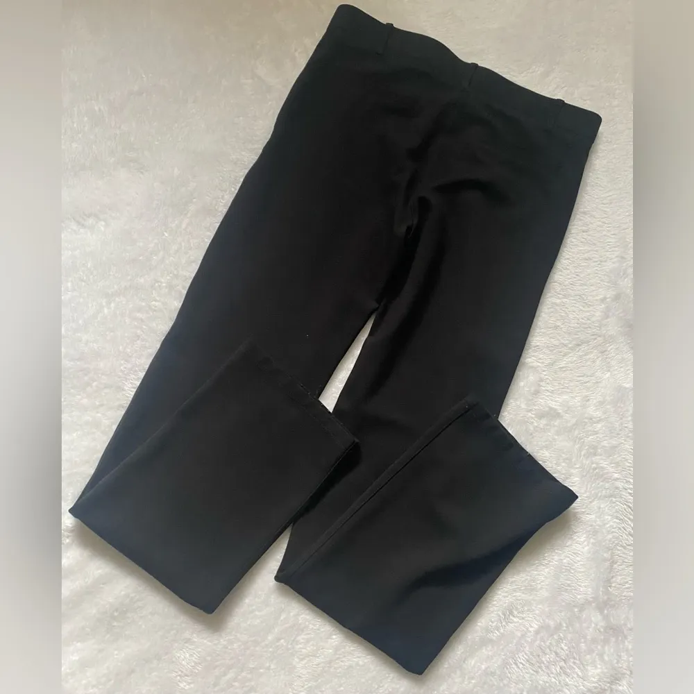 BETABRAND 4-way stretch pulls on with no zipper. - Image 5