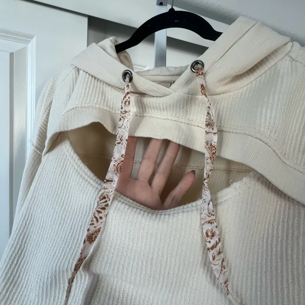 Pilcro peekaboo hoodie - Image 4