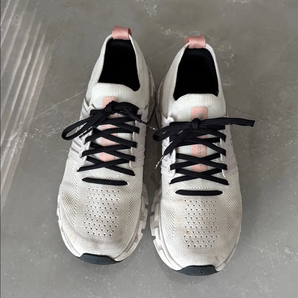 ON Running Shoes - Image 3