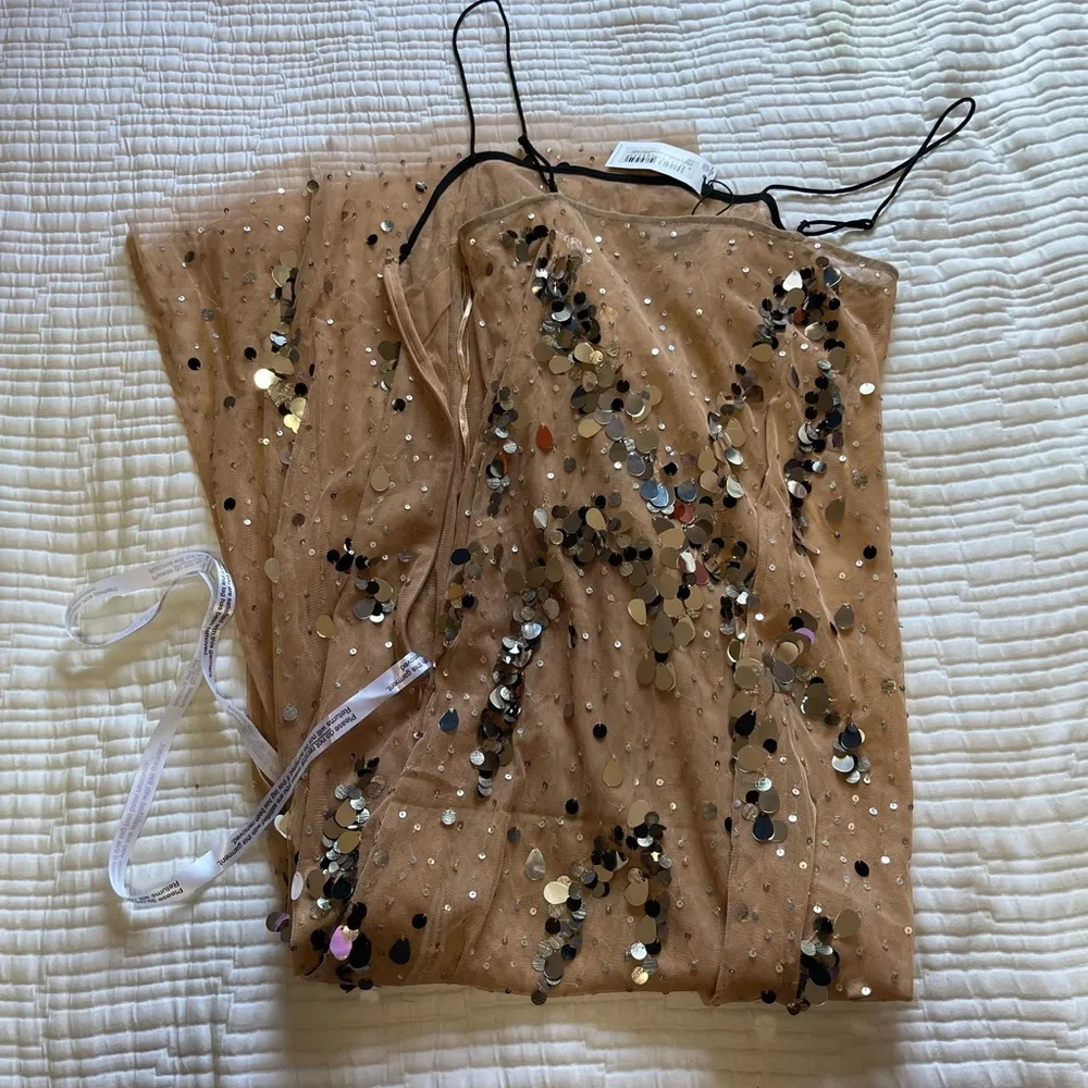 Sheer Mixed Sequin Embellished Maxi Dress - Image 4