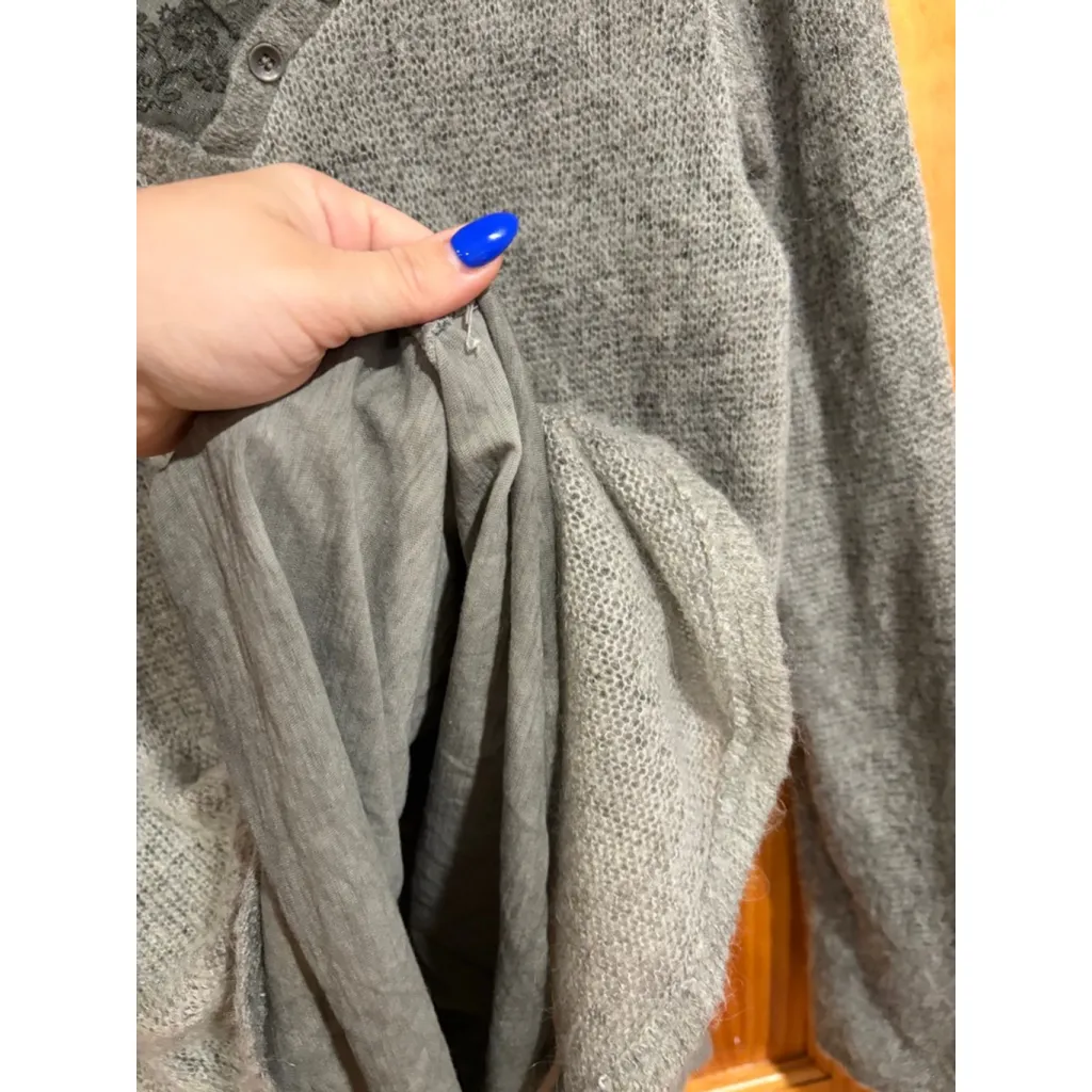 Tempo Paris Lace Trim V-Neck Knit Sweater Top Gray Long Sleeve Size XL - Image 3