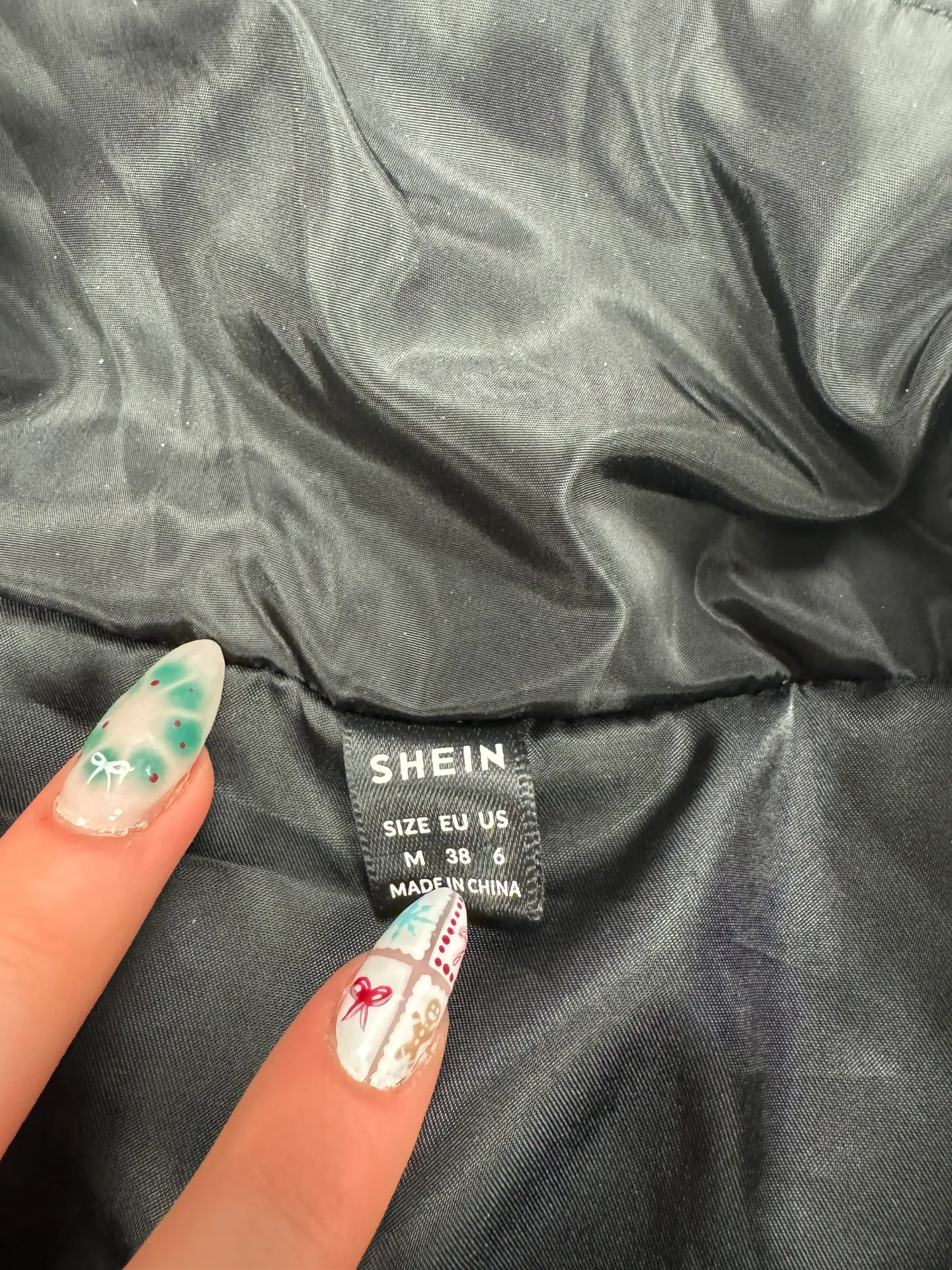 Black Cropped Puffer Vest - Image 3