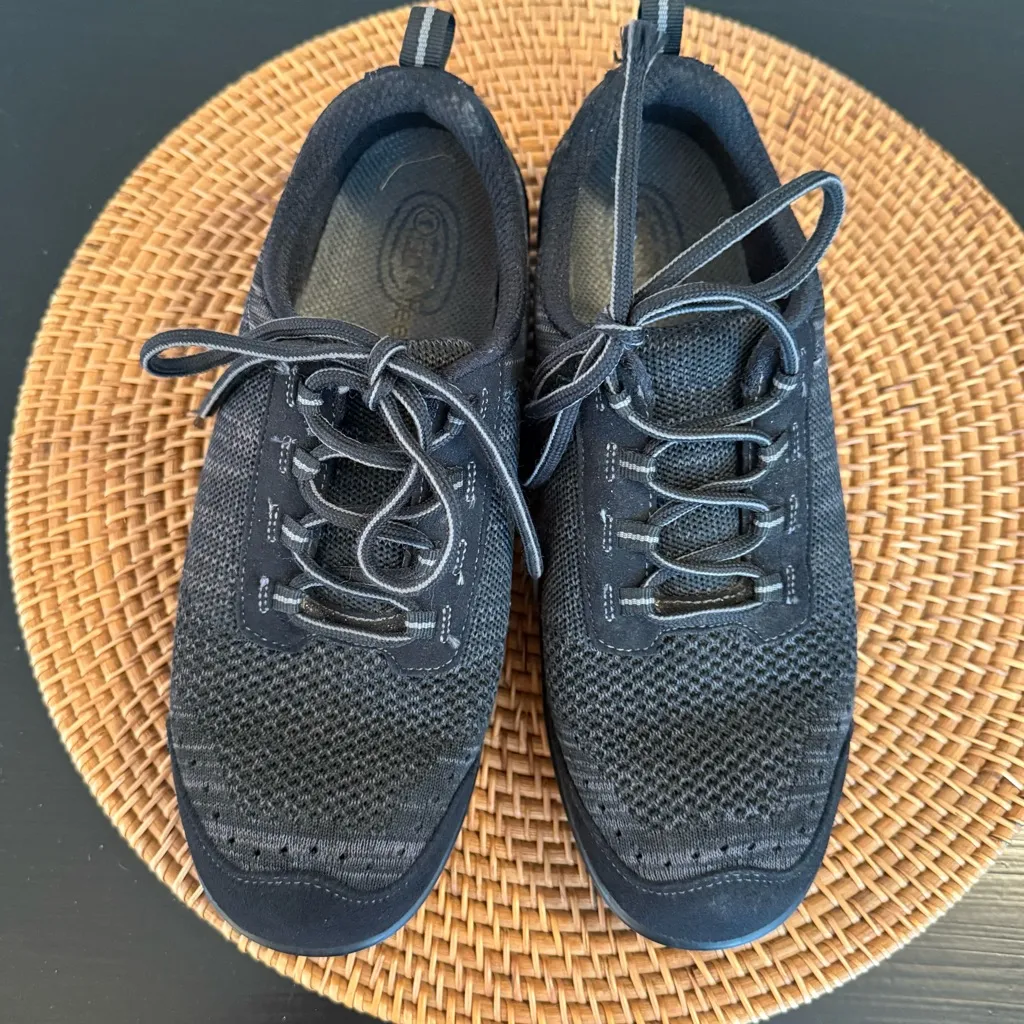 Orthofeet shoes women’s size 9 Black - Image 2