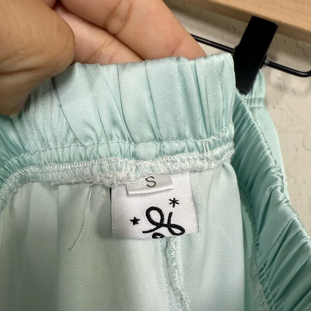 Lola + The Boys Sky Feather Silky Set Size Small - Image 14