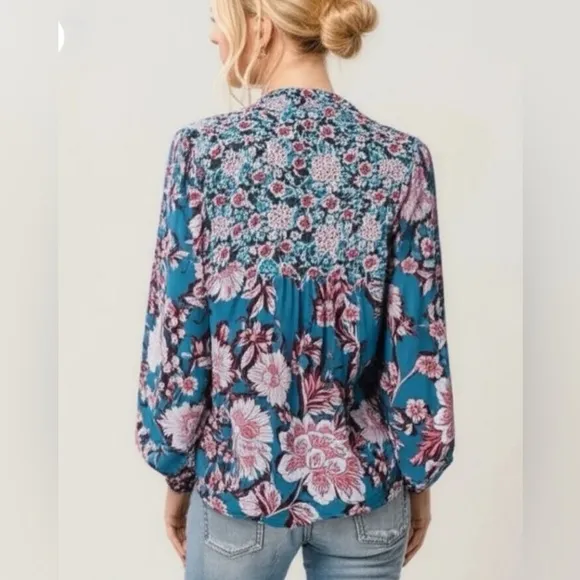 New BAND OF THE FREE Josie Blue Floral Print Long Sleeve V Neck Blouse Sz Small - Image 2