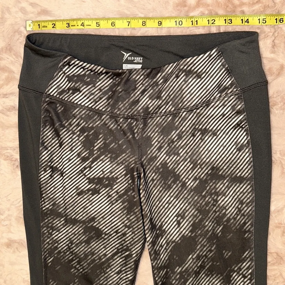 Old Navy  active tall L workout capri pant - Image 5