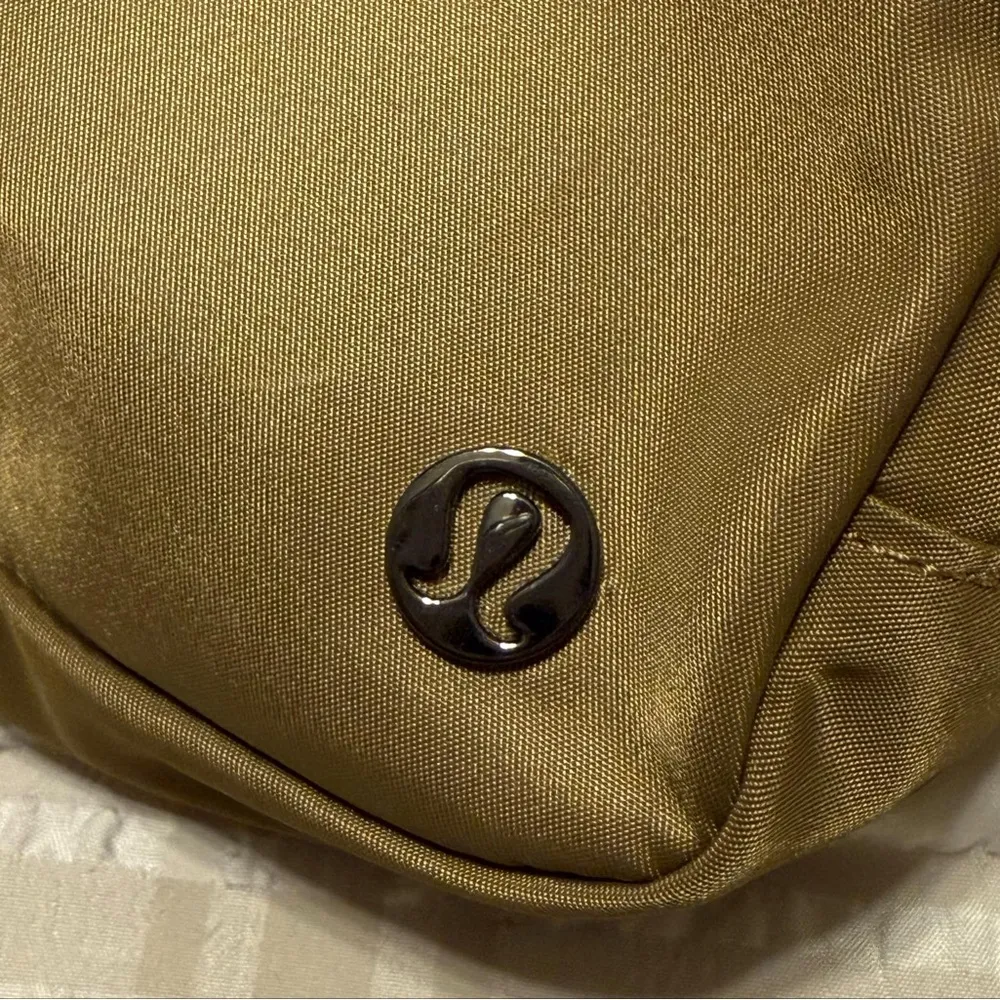 Lululemon Everywhere Belt Bag 1L CARAMEL - Image 3
