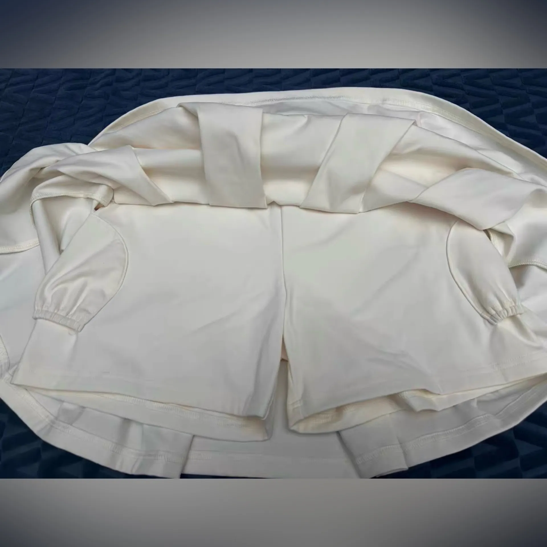 Elegant Cream Skirt with Pink Waistband - Image 4