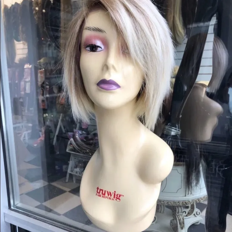 Short Bob Lacefront wig wispy layers only platinum blonde left - Image 6