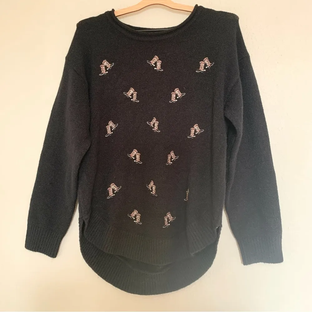 NWT Ariat Embroidered All Boots Sweatshirt Size M - Image 4