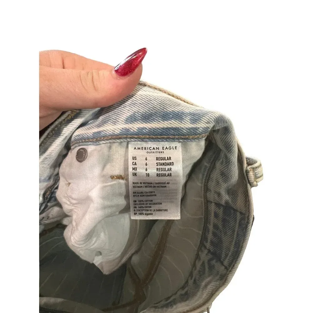 American Eagle Light Wash Striped 90s Inspired Mom‎ Jeans Women's Size 6 - Image 4