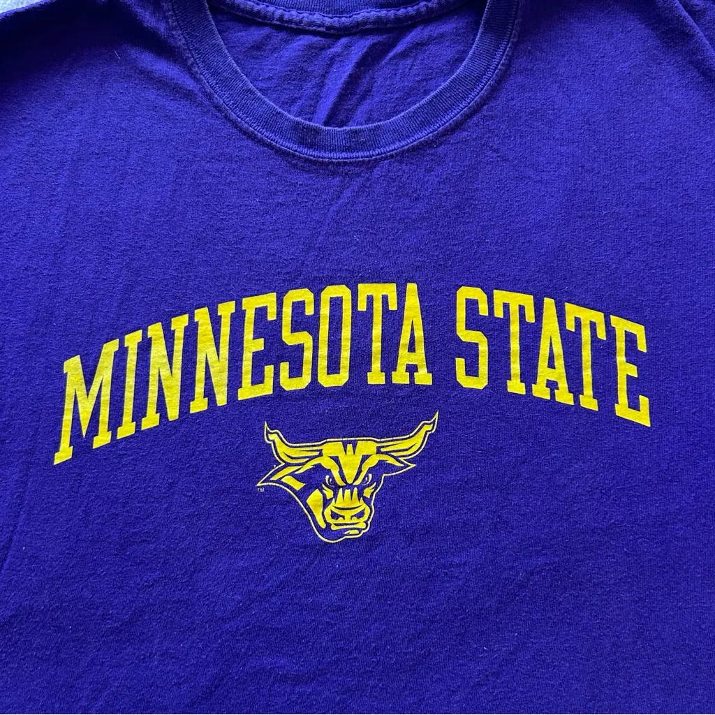 NWOT Large Minnesota State Purple and Gold Tshirt Unisex Sports Athletic Cotton - Image 2