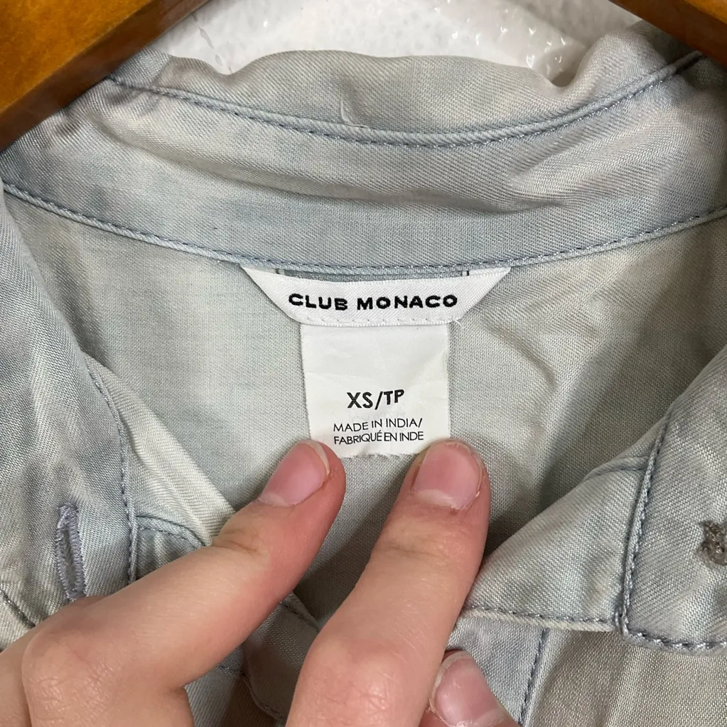 Club Monaco Ruffle Bottom Long Sleeve Chambray Top Size Xsmall - Image 3