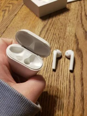 Apple  AirPods - Image 5