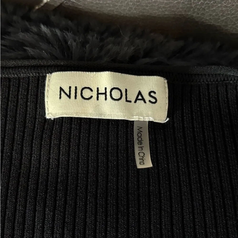 NICHOLAS black rib knit v neck gold chain detail cropped long sleeve top Medium - Image 3