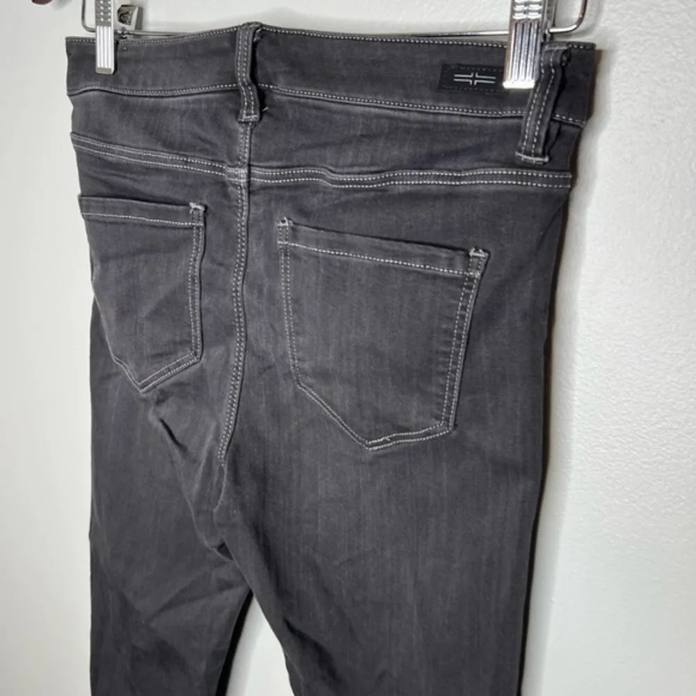 Liverpool high rise ankle jeans meteorite color zip button denim size 4 / 27 - Image 2