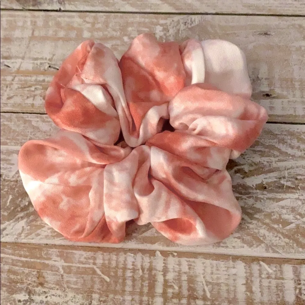 ☺️ Aerie Scrunchy Coral Tie-dye ☺️ NWOT - Image 3