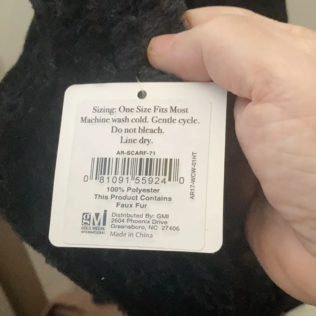 FINAL MARKDOWN Alexa rose faux fur infinity scarf Nwt - Image 2