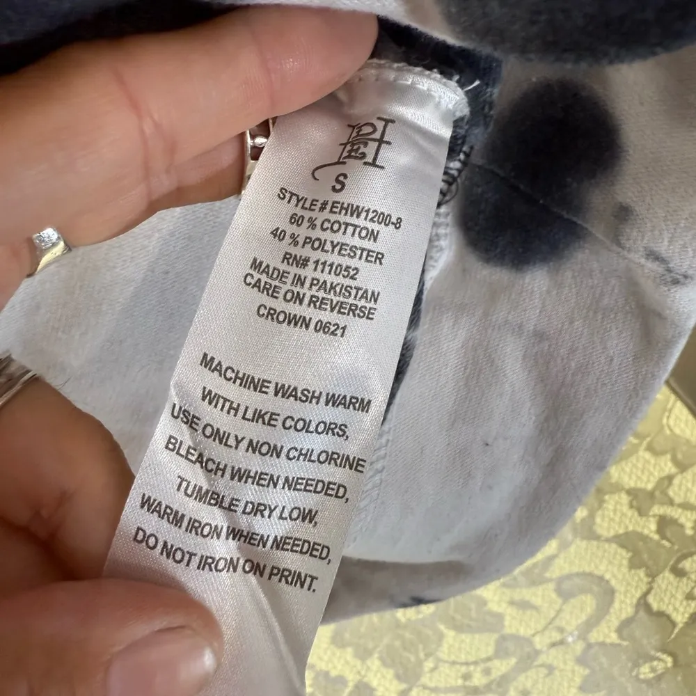 NWOT Ed Hardy Black and White Graphic Sweatshirt crop panther born free small - Image 5