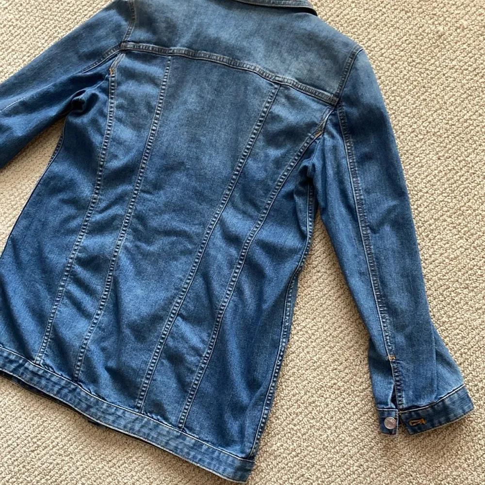 Chico’s Long Denim Jean Jacket Size 8/10 1 Medium Wash Tailored Fit Like New - Image 12