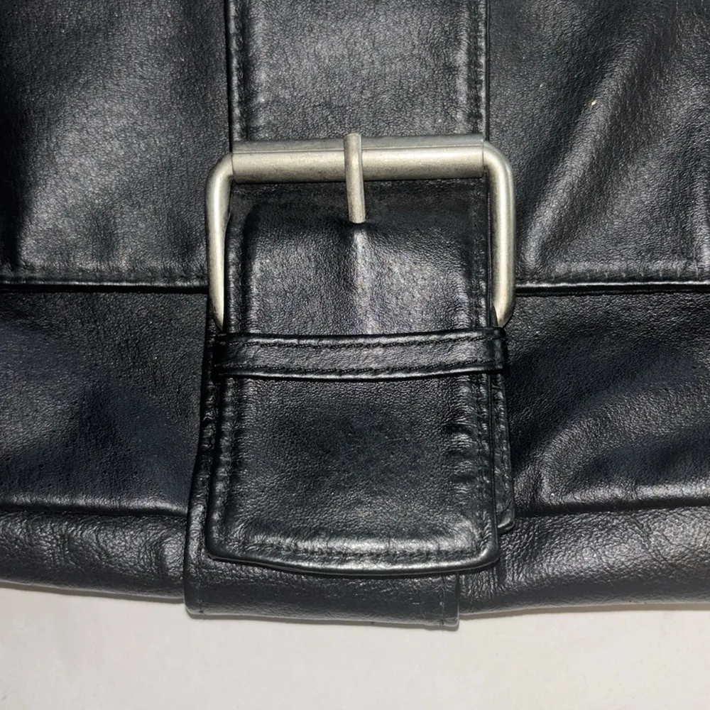 WILSON BLACK LEATHER SHOULDER BAG SILVER BUCKLE IN FRONTONE ZIPPER INSIDE - Image 2