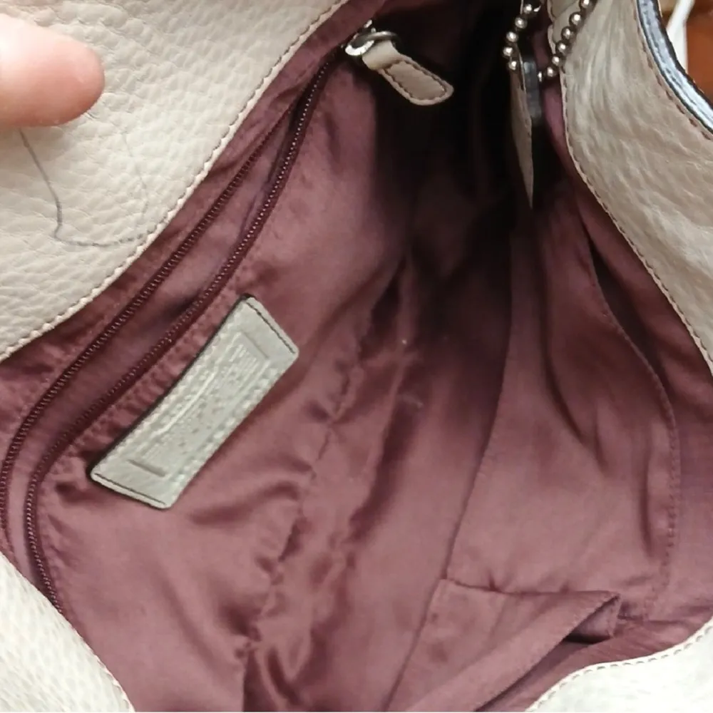 Coach Leather Handbag White With Silver Hardware Vintage Style - Image 4