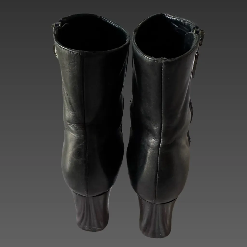 Ann Taylor Black Leather Ankle Booties Side Zip Heel‎ Boots 7.5 - Image 3