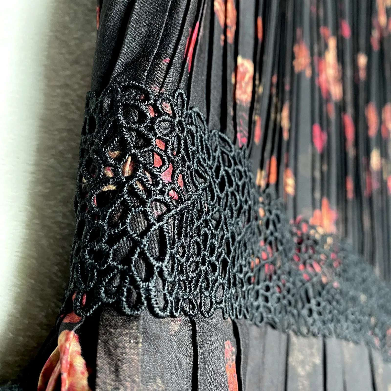 FOXIEDOX Anthropologie Biella Floral Lace Flutter Sleeve Mini Dress Size Small - Image 7