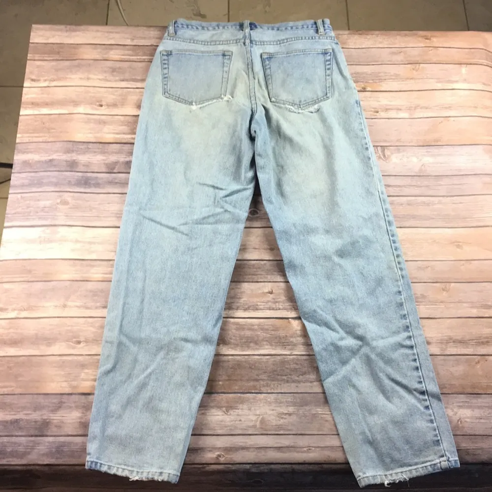 SEXY CHEEKY BUTT DISTRESSED RIPPED VINTAGE CHEROKEE LIGHT WASH RELAXED JEANS - Image 6