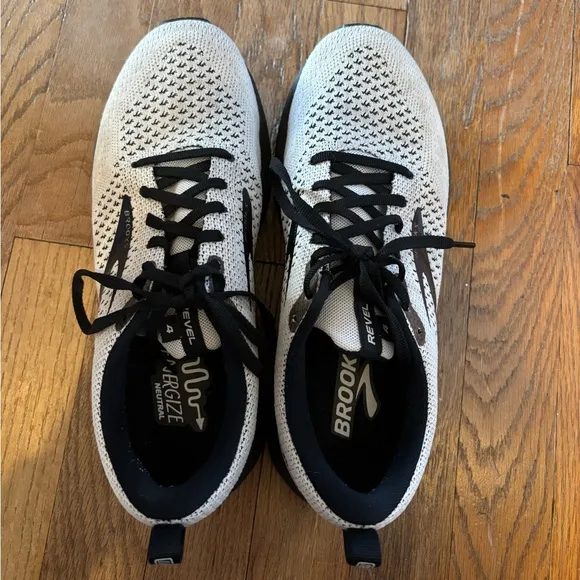 Brooks Revel 4 White 9 Running Shoe - Image 2