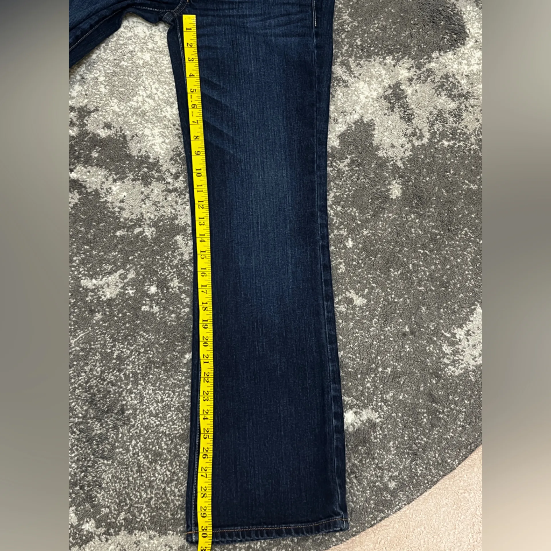 American Eagle Low-Rise Favorite Boyfriend jeans in a dark wash Size 6 - Image 7