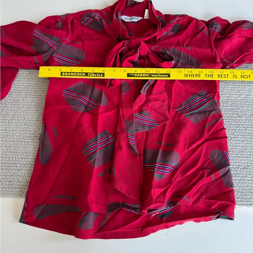 Vintage Ernst Strauss Red Silk Graphic Printed Tie Neck Puff Sleeve Blouse Sz 8 - Image 11